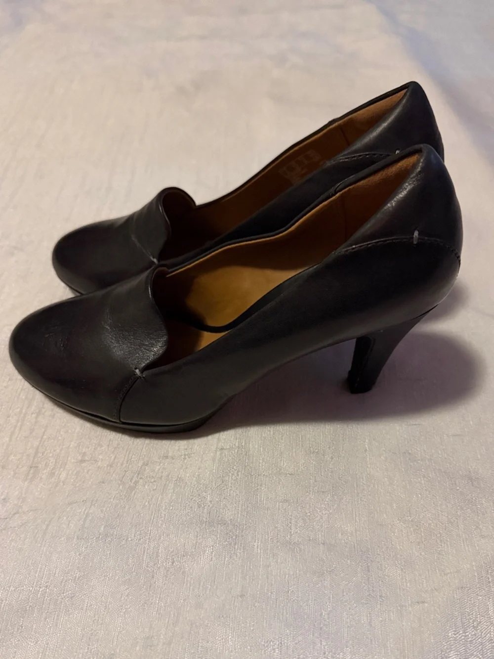 Dark Grey Leather Women’s Slip-On Pumps